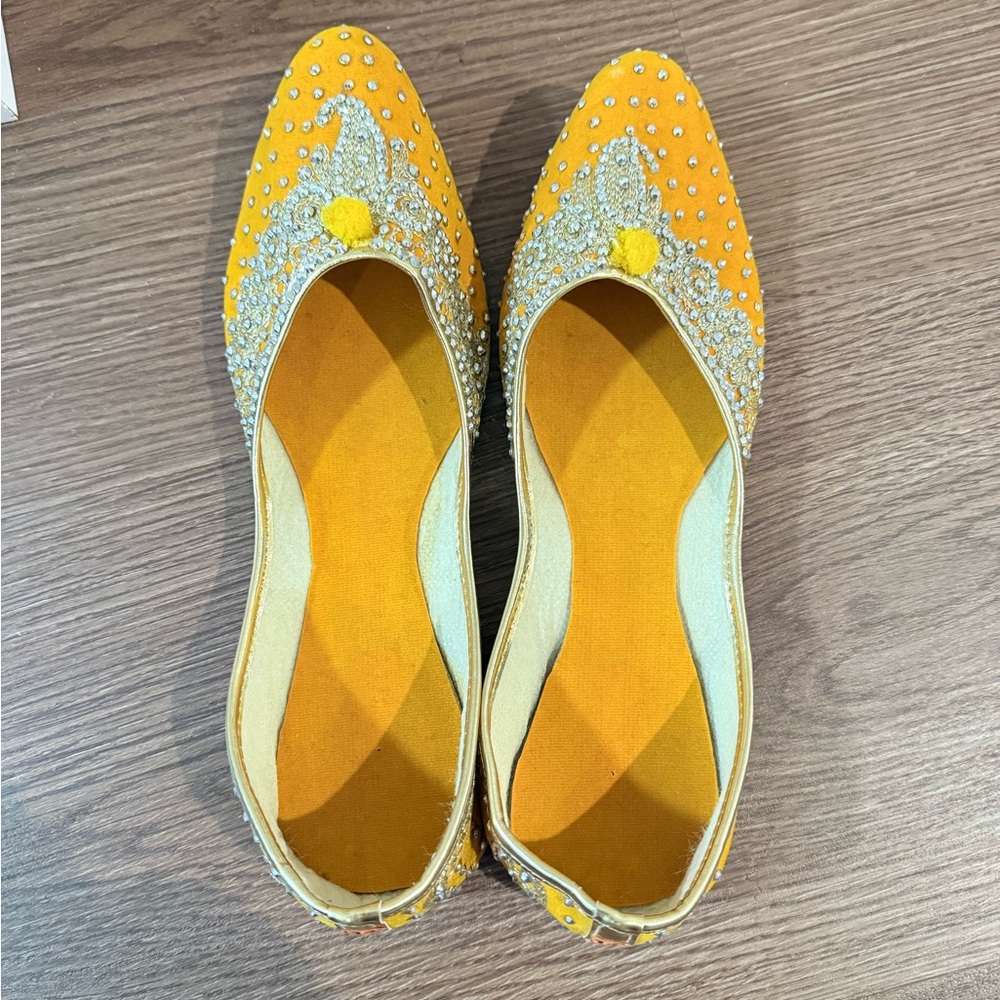 Embellished Yellow Flats (Punjabi Jutti)